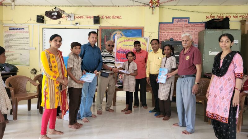 ગુજરાત થિયોસોફીકલ ઓર્ડર ઓફ સર્વિસ દ્વારા ટુંડેલ પ્રાથમિક શાળામાં બાળકોને ચોપડા વિતરણ