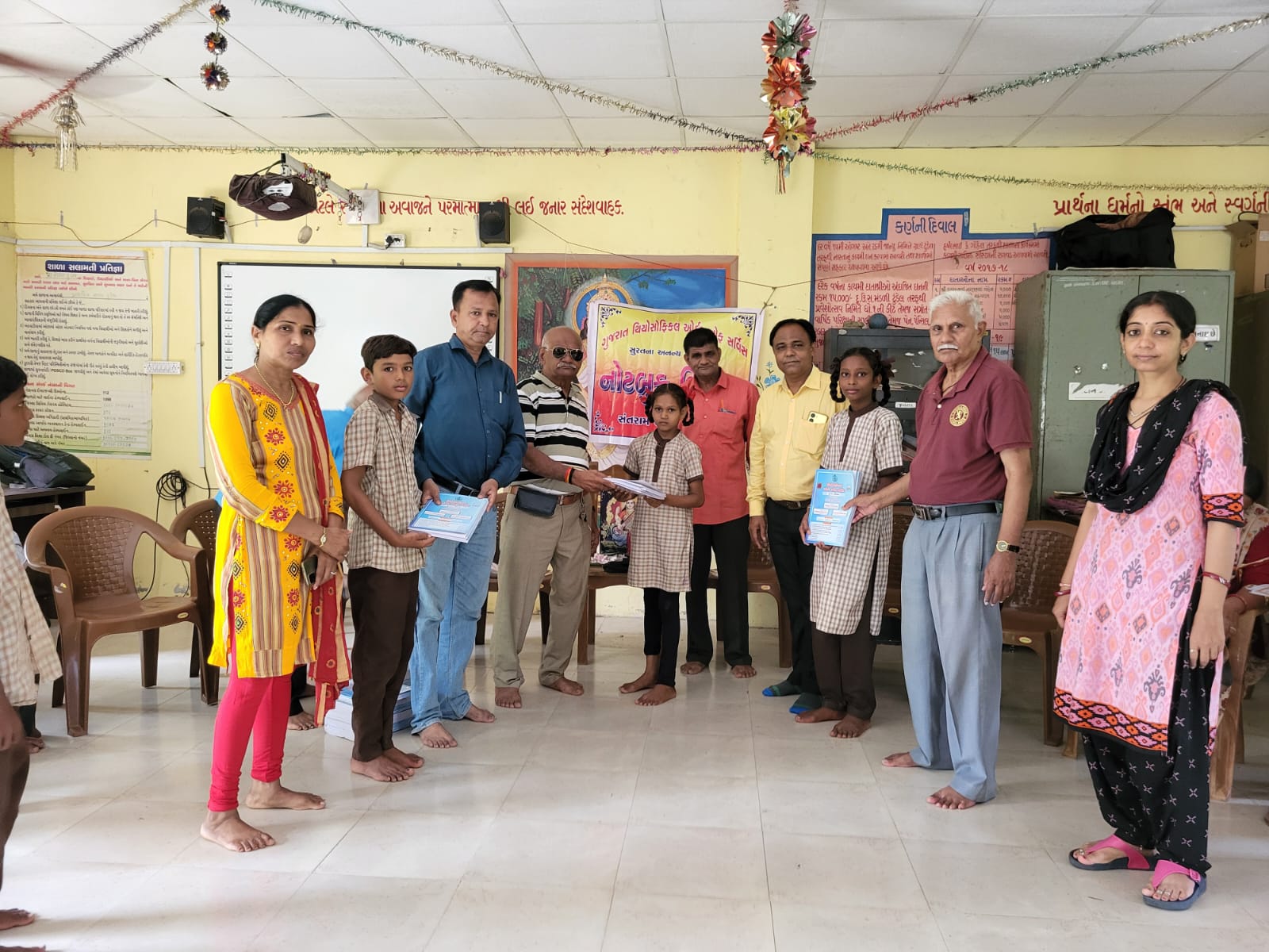 ગુજરાત થિયોસોફીકલ ઓર્ડર ઓફ સર્વિસ દ્વારા ટુંડેલ પ્રાથમિક શાળામાં બાળકોને ચોપડા વિતરણ